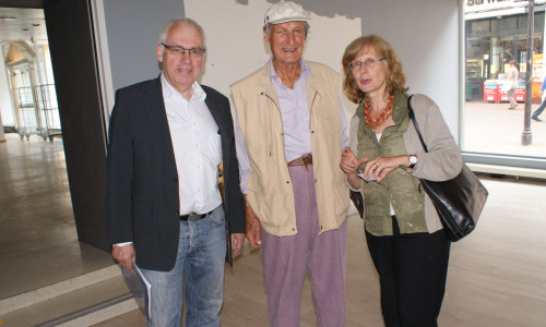 Fritz Bonacker (mitte) mit Klaus-Jürgen Hübner und Margit Bonacker. Foto: Anke Donner