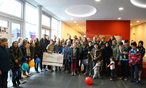Schüler des Gymnasiums im Schloss haben für Flüchtlinge Kleider-, Sach- und Geldspenden gesammelt. Foto: Stadt Wolfenbüttel