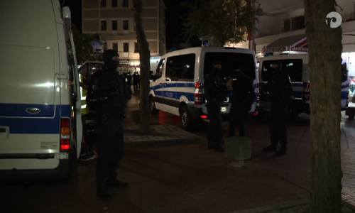 Auch ein Schlagring, ein Totschläger, ein Elektroschocker sowie verschiedene Drogen wurden gefunden. Foto/Video: regionalHeute.de