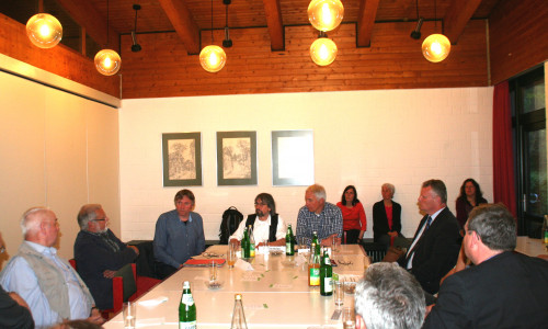 Der Landtagsabgeordnete der Grünen Hans-Joachim Janßen diskutierte in Abbenrode mit Landwirten über die Agrarpolitik der Grünen. Foto: privat
