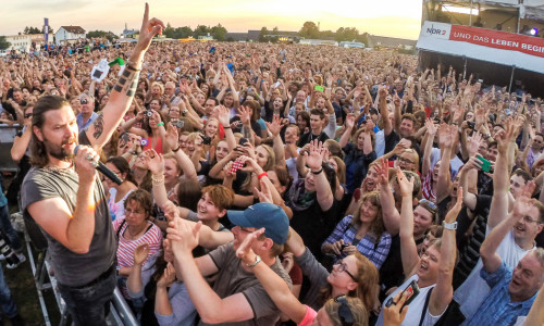 35.000 Besucher feierten bei der ersten Ausgabe am 9. August 2014 auf dem Festivalgelände am Exer die Stars.