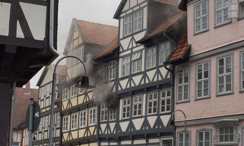 Am Freitagmorgen brannte ein Haus in der Kleinen Kirchstraße. Foto/Video: Anke Donner