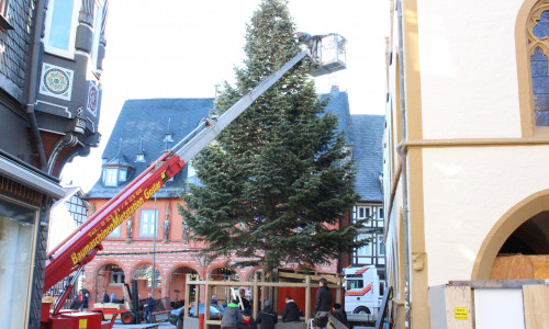 Die Vorbereitungen für den diesjährigen Goslarer Weihnachtsmarkt sind bereits in vollem Gange. Foto: Nino Milizia
