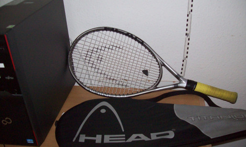 Ein Tennisschläger der Marke "Head". Foto: Polizei Langelsheim