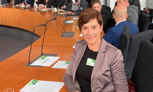 Pamela Groll, Geschäftsführerin des ErlebnisBocksBerg Hahnenklee, zu Gast beim Runden Tisch der Grünen in Berlin. Foto: ErlebnisBocksBerg Hahnenklee GmbH
