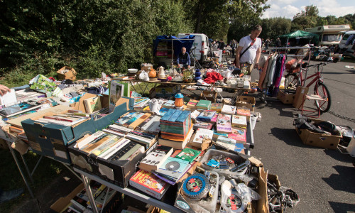 Auch Bücher- und Flohmärkte laden an diesem Wochenende wieder ein. Symbolbild: Rudolf Karliczek