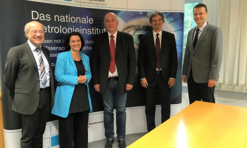Thomas Jurk und SPD-Bundestagsabgeordneten Dr. Carola Reimann  besuchten die  Physikalisch-Technischen Bundesanstalt (PTB) in Braunschweig. Foto: Büro Reimann 