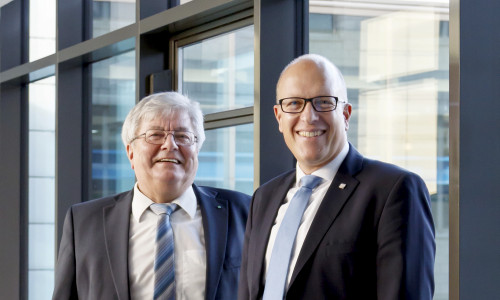 Die Institutsleitung des Fraunhofer IST, Prof. Dr. Christoph Herrmann (rechts) und Professor Dr. Günter Bräuer. Foto:  Ulrike Balhorn/Fraunhofer IST