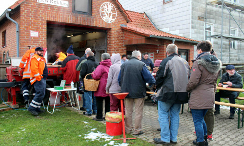 Der Roklumer Suppentag wurde sehr gut besucht. Fotos: Bernd-Uwe Meyer