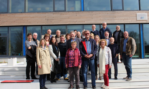 Die Mitglieder des Planungs- und Bauausschuss schauten sich auf ihrer Tour unter anderem auch den neuen Anbau der Anne-Marie Tausch-Schule (BBS III) an. Fotos: Eva Sorembik