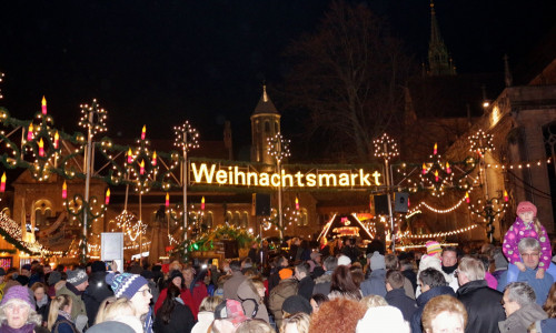 Ab heute strahlen auf dem Weihnachtsmarkt wieder mehr als 10.000 Lichter. Symbolbild: Archiv
