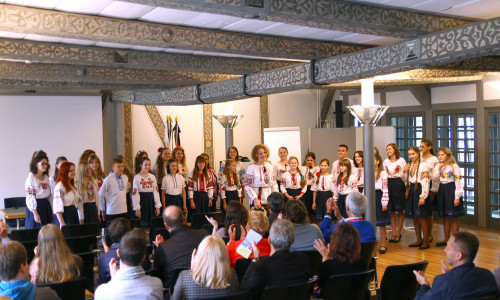 Der Kinderchor Vivat Musica aus der Ukraine gab im Ratssaal eine Kostprobe seines Könnens. Foto: Stadt Wolfenbüttel