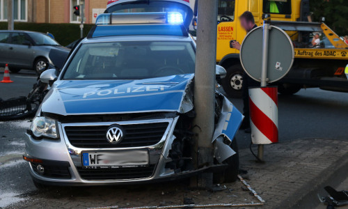 Das verunfallte Streifenwagen nach dem Crash. Foto: Werner Heise