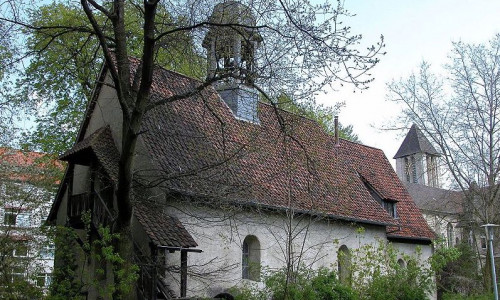 Kapelle St. Leonhard. Foto: 
Arbeitskreis Andere Geschichte e.V./Wikipedia, Brunswyk