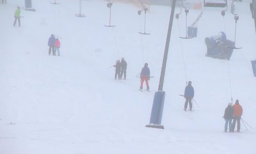 Schon am gestrigen Freitag brausten viele Wintersportler den Wurmberg hinunter. Sie alle waren begeistert von den aktuellen Bedingungen. Foto/Video: Aktuell24(DC)
