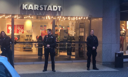 Durch das Zusammenspiel von Ermittlern, Staatsanwaltschaft und Zeugen konnte die
Karstadt-Bombendrohung aufgeklärt werden. Foto: Foto: aktuell24/BM 