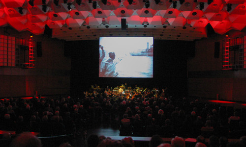 Kino in der Stadthalle: Das Braunschweig International Film Festival wurde mit einem Stummfilm-Konzert zum Klassiker „Panzerkreuzer Potemkin“ eröffnet. Text/Foto: Klaus Knodt