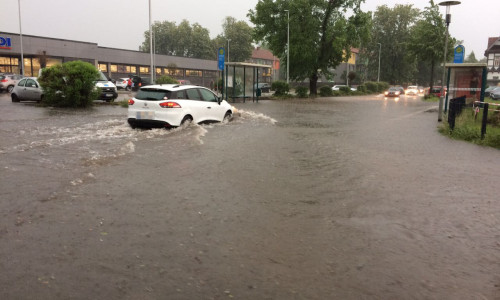 Drohen der Region nach gestern erneut überflutete Straßen? Foto: Werner Heise