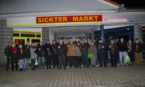 Einige der Dauerteilnehmer am Sickter Neujahrstreff mit dem Sickter Altbürgermeister Dieter Lorenz (Mitte, hellere Jacke). Foto: privat