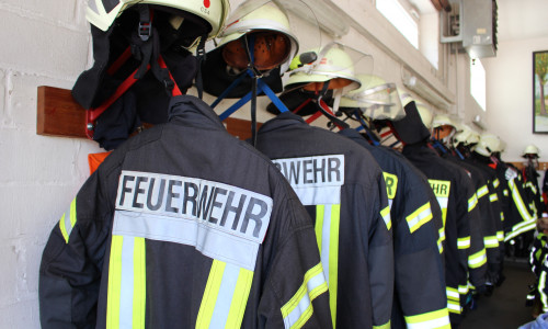 Die Feuerwehren im Landkreis sollen mit einem neuen Dienstausweis ausgestattet werden. So schlägt es die Kreis-CDU vor. Symbolfoto: Sandra Zecchino