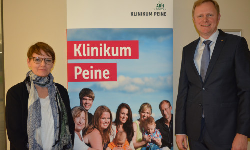 Pressesprecherin Miriam Müller und Professor Dr Omke E Teebken. Foto: Ev.-luth. Kirchenkreis Peine