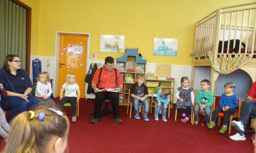 Fred Worch, Bürgermeister von Mariental, besuchte den Kindergarten „Lappwaldzwerge“ in Mariental. Foto: Samtgemeinde Grasleben