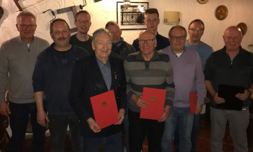 Geehrt wurden Adam Flor, Hardy Hucke sowie Wolfgang Poerschke für ihre 50 jährige Mitgliedschaft in der Partei. Foto: SPD