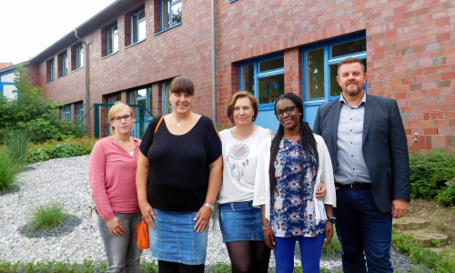 Vl. Vanessa Jur, Nicole Obst, Petra Thonke-Krüger, Janet Adiambo und Andreas Busch. Foto: Gemeinde Lehre