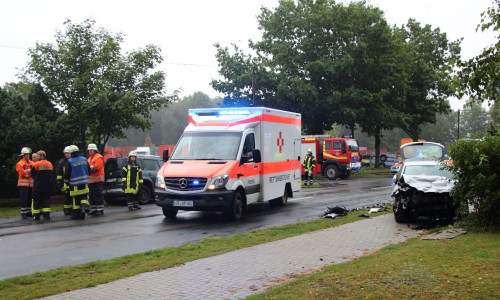 Am Freitag kam es zu einem schweren Unfall auf der K4. Fotos: Hawellek / Kreisfeuerwehrpressestelle