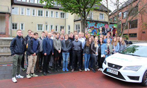 Schüler der Christophorusschule informierten sich über die Risiken und Chancen des autonomen Fahrens. Foto/Video: Sandra Zecchino
