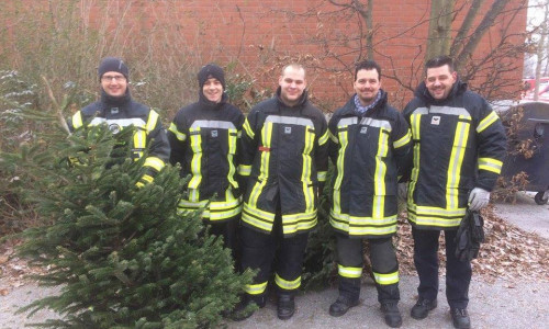 Die Feuerwehr Wolfenbüttel nahm am Weihnachtsbaumweitwurf teil. Foto: privat