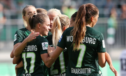 Recht leichter Auftaktsieg für die Frauen des VfL Wolfsburg gegen den ehemaligen Riesen der Frauen-Bundesliga. Fotos: Agentur Hübner