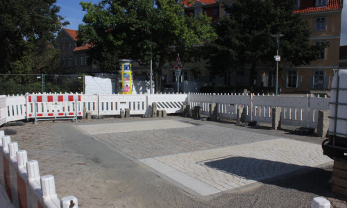 Auf dem Schlossplatz wurde eine Musterfläche für Pflastersteine verlegt. Foto: Anke Donner 