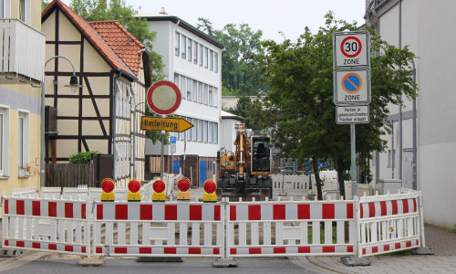 Die Kannegießerstraße ist für Fahrzeuge aufgrund der Erneuerung des Regenwasserkanals zwischen Lange Straße und Karlstraße voll gesperrt. Foto: Max Förster