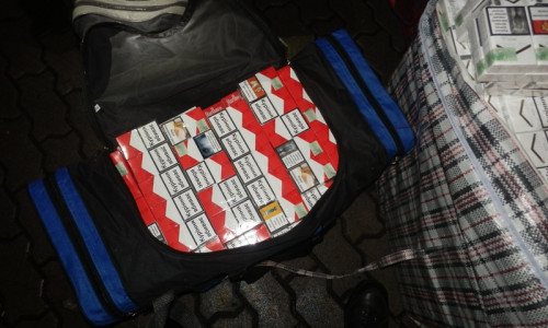 Zwei Männer aus der Ukraine wurden nun beim Schmuggeln von 60.000 Zigaretten vom Zoll erwischt. Foto: Hauptzollamt Braunschweig