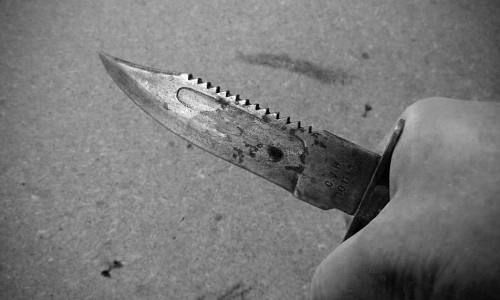 Der Unbekannte stach mit einem Messer auf den 34-Jährigen ein. Symbolfoto: Alexander Panknin