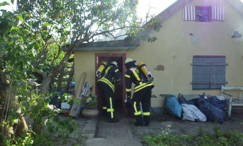 Groß Stöckheimer Feuerwehr rückte zu einem Brand in den Kleingartenverein Katzenmeer aus. Foto: Privat
