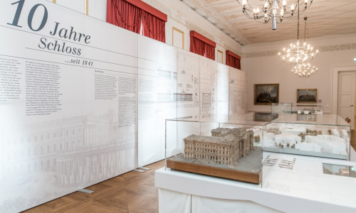 Blick in den Weißen Saal mit den Schlossmodellen. Fotos: Schlossmuseum/Küstner