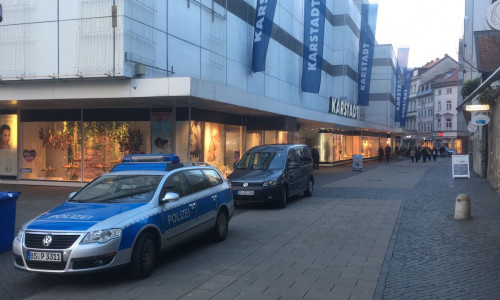 Die Polizei sucht mit einer Stimmenaufzeichnung nach dem Mann, der drohte bei Karstadt eine Bombe zu zünden. Foto: aktuell24/BM
Audiodatei: Polizei Braunschweig