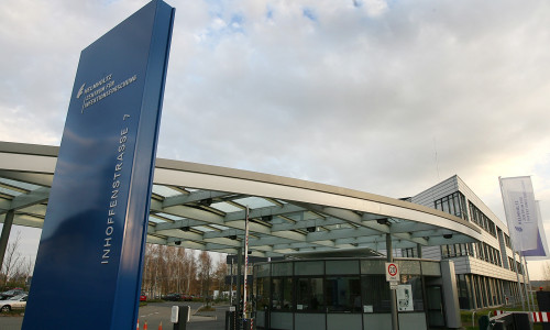 Helmholtz-Zentrum für Infektionsforschung GmbH, Eingang, Foto: ©HZI