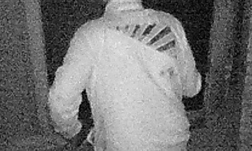 Auffallende Jacke eines Tatverdächtigen. Foto: Polizei