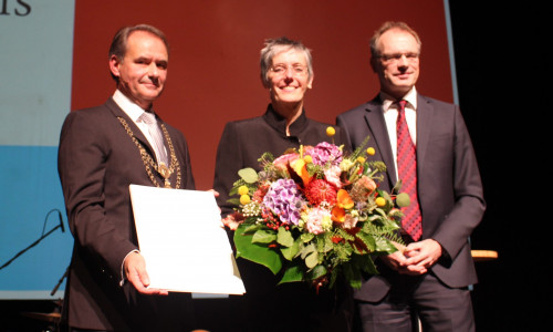 Oberbürgermeister Ulrich Markurth und Deutschlandradio Intendant Stefan Raue gratulierten Petra Morsbach. Fotos: Marian Hackert