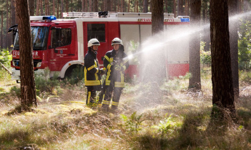 Die Feuerwehrmitglieder der Samtgemeinde Meinersen trainieren für den Ernstfall. Fotos: Schaffhauser, Samtgemeindepressesprecher