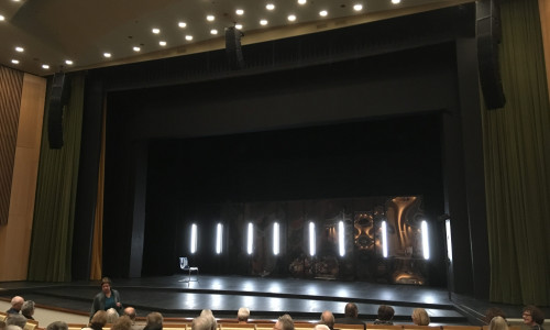 Auf der Bühne des Wolfsburger Scharoun-Theaters gab es gestern einen Ausflug in die virtuelle Welt des Nethers zu erleben. Foto: Jonas Walter