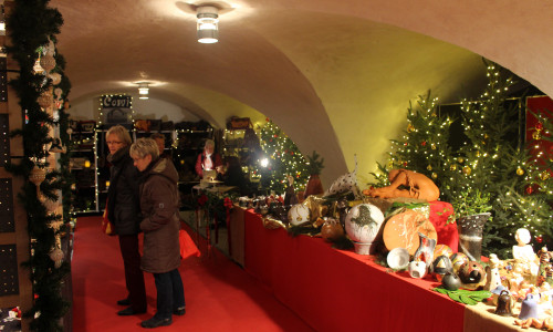 Vom AC/DC-Cover-Konzert und Musiktheater bis hin zum Verweilen auf Weihnachtsmärkten ist wieder einiges los. Hier: Adventsmarkt in der Kommisse. Foto: Jan Borner