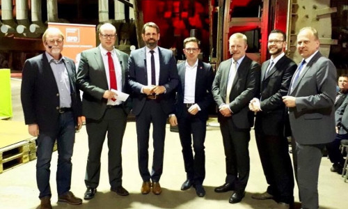 Lutz Strumpf (HSR), Jörn Domeier (MdL), Olaf Lies (MU), Falko Mohrs (MdB), Bernard M. Kemper (EEW), Alexander Goebel (HRM), Gerhard Radeck (Landrat) (v. li.). Foto: SPD