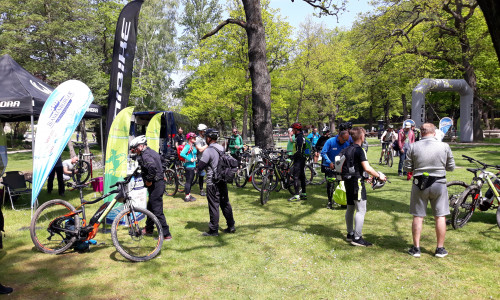 30 E-Biker sind am vergangenen Sonntag im Bad Harzburger Kurpark beim "eBike your Life Festival" gestartet. Foto: Stadt Bad Harzburg