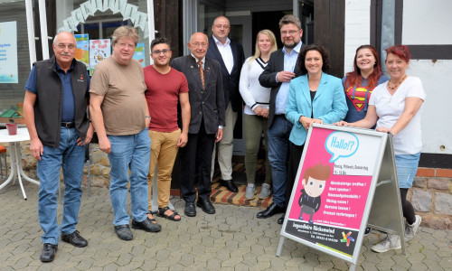 Carola Reimann und Marcus Seidel besuchten das Jugendbüro „Rückenwind“ in Osterode. Foto: SPD