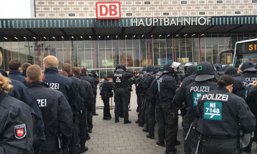 Die Polizei sicherte den Hauptbahnhof umfassend ab. Foto/Video: aktuell24 (BM)