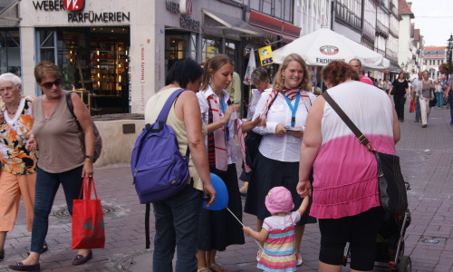 Für das Wolfenbütteler Altstadtfest, das vom 19. bis 21. August in Wolfenbüttel stattfindet, werden City Hostessen gesucht. Symbolfoto: Anke Donner 